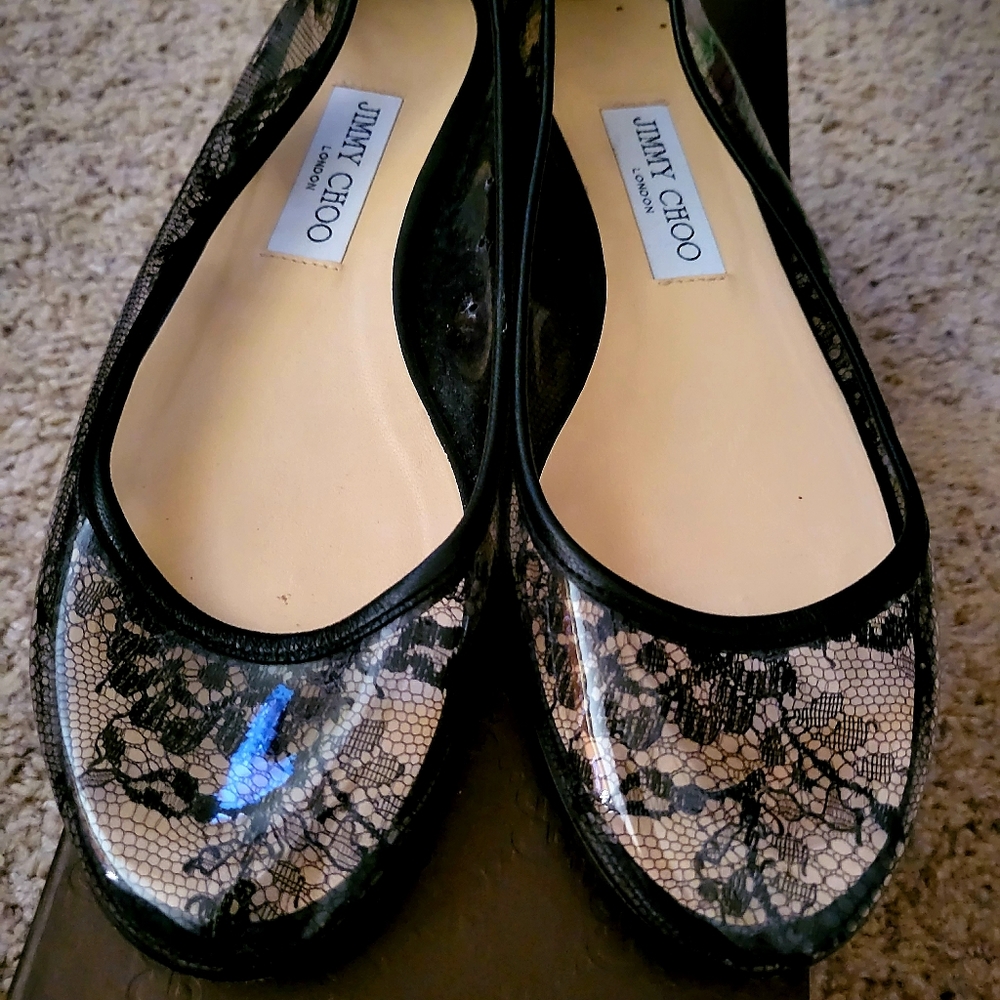 Jimmy Choo flats 8.5 fits like 8